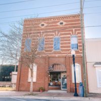 The Wiregrass Farmer Building, (109 N Gordon St., Ashburn, GA)