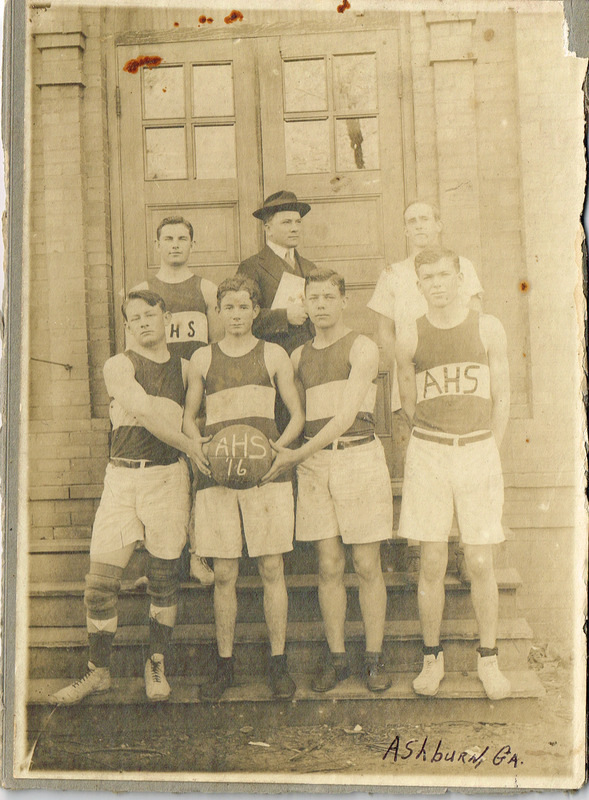 Ashburn High School basketball team - 1916.tif