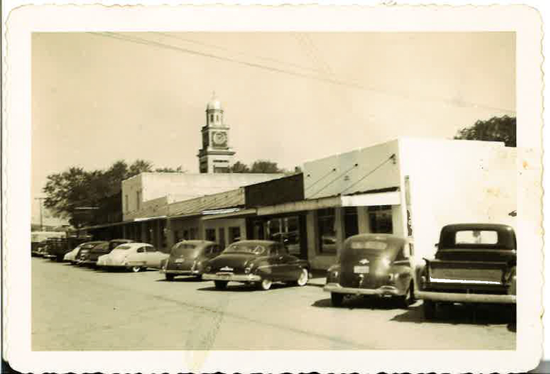 Gordon Street with Courthouse view, late 1940s.jpg