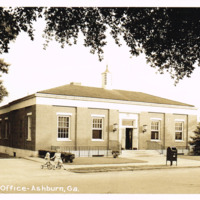U.S. Post Office - Ashburn, GA (vintage postcard)